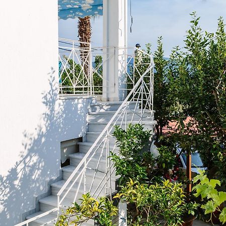 Aparthotel Μeltemi Glífa Exterior foto